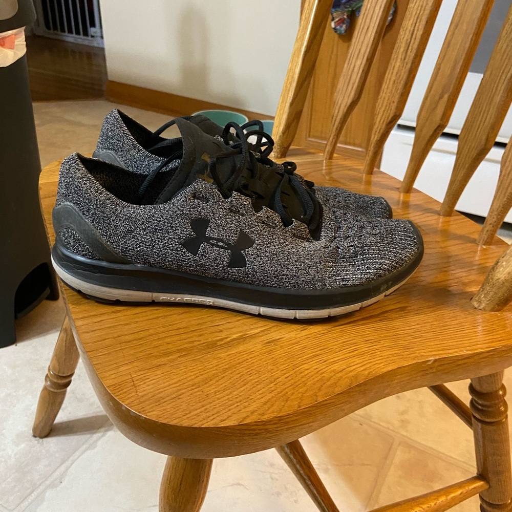 Men’s under armour shoes size 10